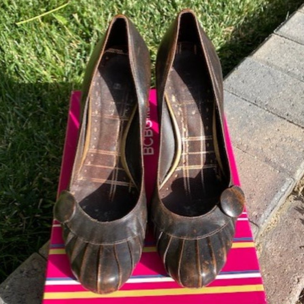 BCBG Pumps - Picture 2 of 6